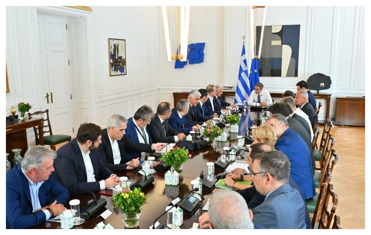 Συνάντηση ΚΕΔΕ με τον πρωθυπουργό, στο επίκεντρο τα οικονομικά των δήμων