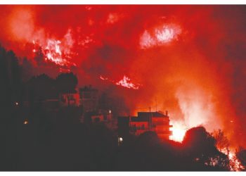 Το Πεντελικό κάηκε στα χέρια όλων