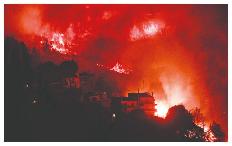 Το Πεντελικό κάηκε στα χέρια όλων