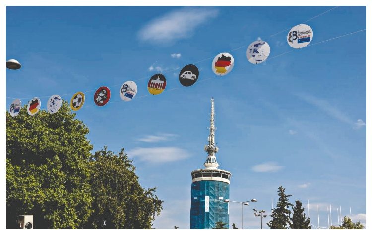 Στη ΔΕΘ με «δώρα»