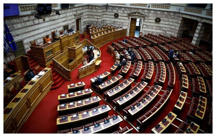 Στη Βουλή το νομοσχέδιο του ΥΠΕΣ για «βελτίωση της λειτουργίας Δήμων και Περιφερειών»