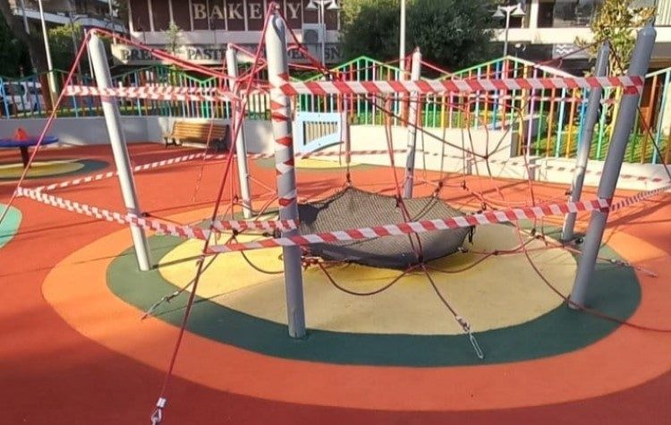 Εργασίες του Δήμου στην παιδική χαρά της πλατείας Άη Γιάννη