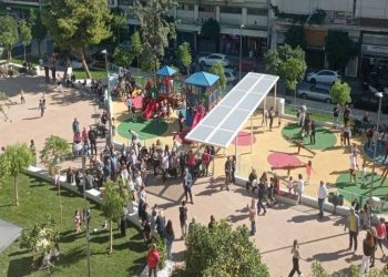 Εγκαινιάστηκε η ανακατασκευασμένη πλατεία Αναπήρων στην Καλογρέζα