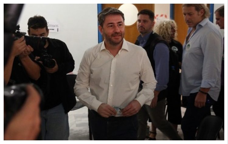 ΠΑΣΟΚ-ΚΙΝ.ΑΛ.: Επανεξελέγη πρόεδρος ο Νίκος Ανδρουλάκης - «Ενωμένοι θα πάμε ψηλά»