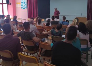 Εξοπλίστηκαν με φορητούς απινιδωτές σχολεία του Ηρακλείου