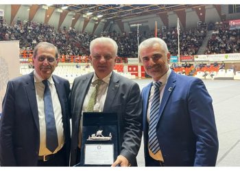 Τιμητική Βράβευση του Δημάρχου Λαυρεωτικής από την Παμποντιακή Ομοσπονδία Ελλάδας