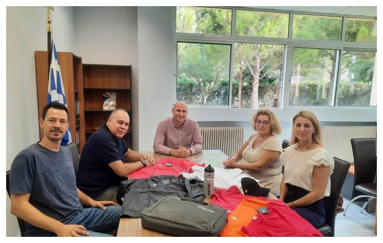 Δωρεά σε ρουχισμό για το Αθλητικό Τμήμα του Δήμου Πεντέλης αποδέχτηκε η δήμαρχος