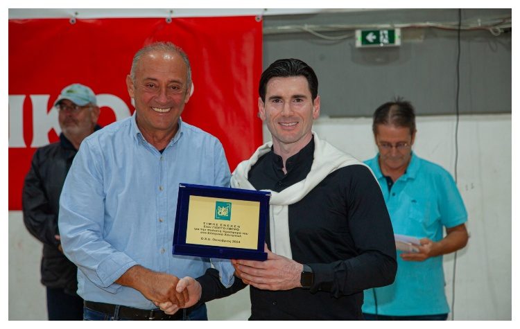 HANDBALL PREMIER: Τα Βριλήσσια τίμησαν τον Γιώργο Πέρρο