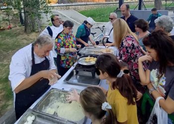 Νέα Φιλαδέλφεια: «Κρητικά Μαγειρεύουμε, Χορεύουμε και τα Παιδιά Μαθαίνουμε»