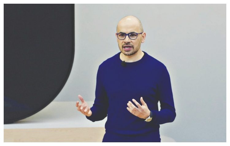 Ντέμης Χασάμπης: Νόμπελ με χρώμα ελληνοκυπριακό