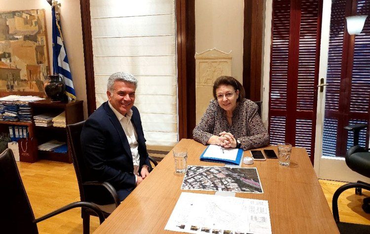 Εξοπλίστηκαν με φορητούς απινιδωτές σχολεία του Ηρακλείου