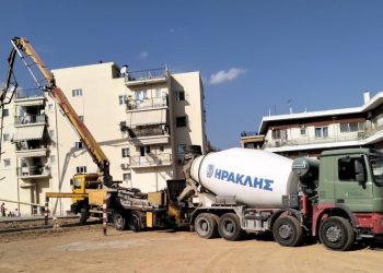 Προχωράνε τα έργα  της Κεντρικής Πλατείας της Πεύκης