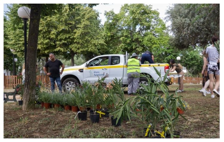 Εθελοντική φύτευση στον ποδηλατοδρόμο του Πολυδρόσου στο Μαρούσι, Πέμπτη 10 Οκτωβρίου