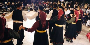 «Ταξίδεψαν» στη χορευτική παράδοση οι «Κορύβαντες»