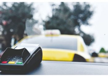 ΤΑΞΙ: Για ένα αυτοκόλλητο…!