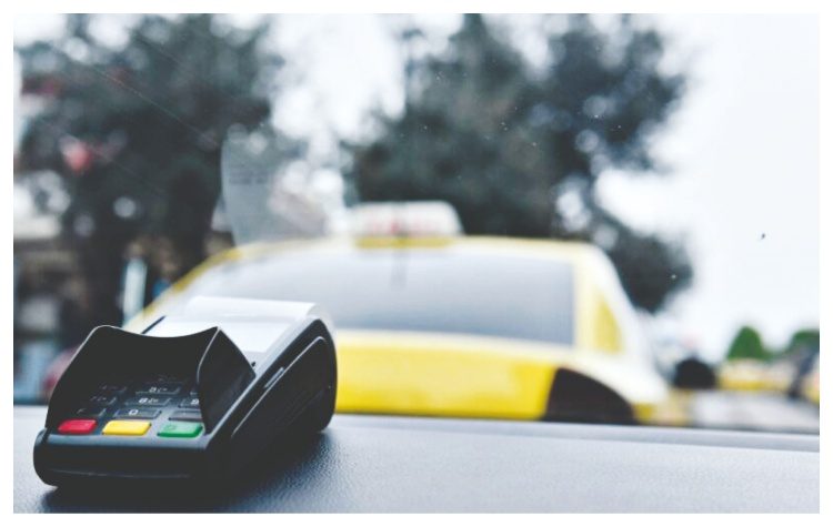 ΤΑΞΙ: Για ένα αυτοκόλλητο…!