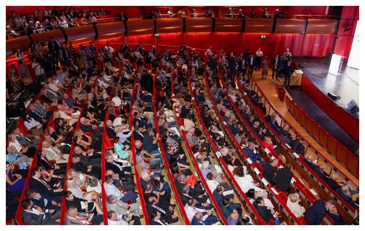 «Βραβεία Ε.Ε.Α.: Μία λαμπρή βραδιά με την παρουσία προσωπικοτήτων από όλο το φάσμα της πολιτικής και της κοινωνίας και εκατοντάδες παριστάμενους – Φωτογραφίες & Βίντεο»