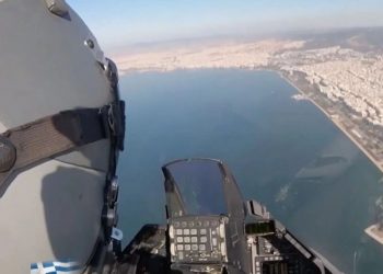 28η Οκτωβρίου: Το μήνυμα του πιλότου που συγκίνησε τη χώρα – «Χρωστάμε σε όσους ήρθαν, πέρασαν, θα έρθουν, θα περάσουν»