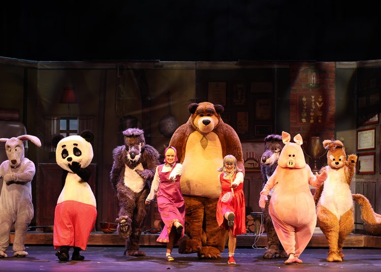 «Η Μάσα και ο Αρκούδος, μια μεγάλη γιορτή» στο θέατρο Αλέκος Αλεξανδράκης