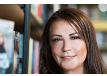 «Η Κατάρα»: Το νέο βιβλίο της καταξιωμένης συγγραφέως Θεοφανίας Ανδρονίκου Βασιλάκη