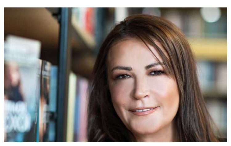 «Η Κατάρα»: Το νέο βιβλίο της καταξιωμένης συγγραφέως Θεοφανίας Ανδρονίκου Βασιλάκη