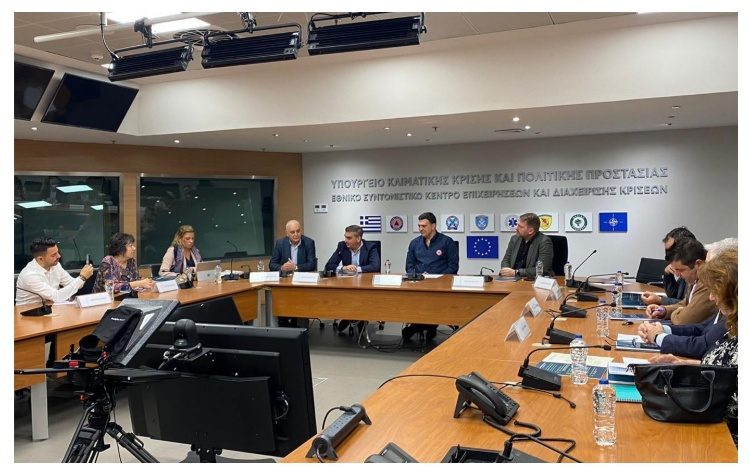 Ελληνικό Δίκτυο Ανθεκτικών Πόλεων: Παρέδωσε στον Β. Κικίλια μελέτη δράσεων και εξοπλισμού για 140 Δήμους