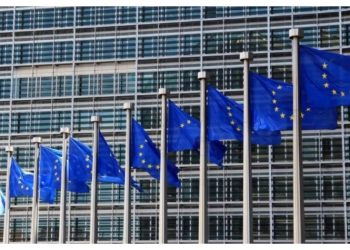 Προειδοποίηση Κομισιόν στην Ελλάδα για απόβλητα και ανακύκλωση