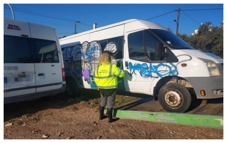 Συνεχίζεται η περισυλλογή εγκαταλελειμμένων οχημάτων από το οδικό δίκτυο της πόλης