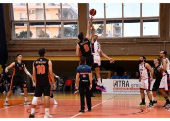 Ρατσιστική επίθεση με μαχαίρια και θλιβερά επεισόδια σε αγώνα του ΚΑΟ Μελισσίων