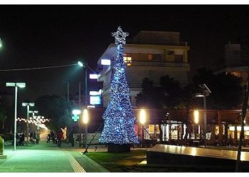 «Μυρίζει» Χριστούγεννα στα Βριλήσσια - Πότε θ’ ανάψει το χριστουγεννιάτικο δέντρο της πόλης