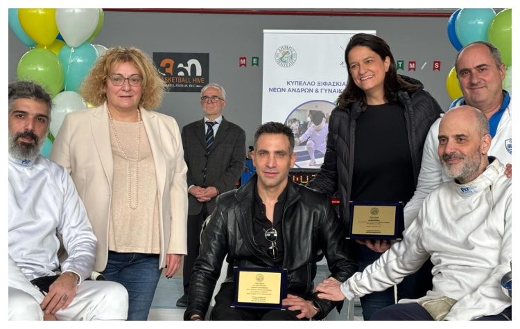 Πανελλήνιο Κύπελλο Ξιφασκίας: Τον Παραολυμπιονίκη Παναγιώτη Τριανταφύλλου βράβευσε η δήμαρχος Νατάσσα Κοσμοπούλου