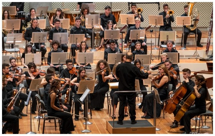 Η διακεκριμένη μαέστρο Catherine Larsen-Maguire για μια συναυλία στην Αθήνα