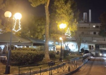 «Κόντρες» χωρίς… διακοπές για τον εορταστικό στολισμό