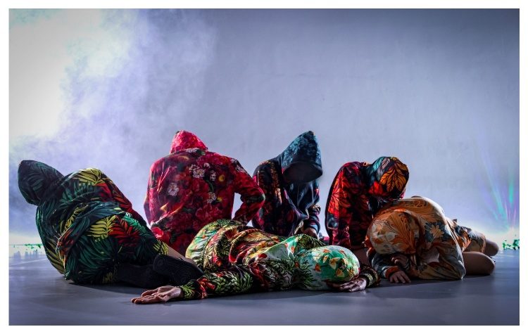 Ο Σπύρος Κουβαράς και η οµάδα σύγχρονου χορού Synthesis 748 Dance Co. επιστρέφουν στο ΠΛΥΦΑ