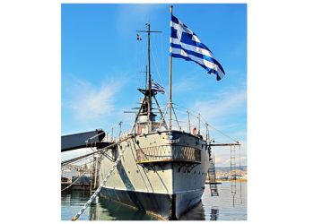 Το Θωρηκτό «Αβέρωφ» με το εκκλησάκι του Αγίου Νικολάου