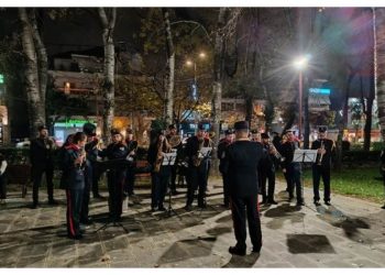 Xριστουγεννιάτικες μελωδίες από τη Φιλαρμονική του Δήμου στην πλατεία Ελευθερίας