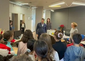 Χριστουγεννιάτικα κάλαντα και ευχές στο Δημαρχείο Κηφισιάς