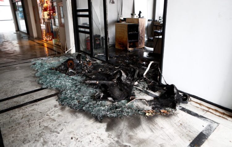 Πυρκαγιά σε κατάστημα στο Κοντόπευκο - Σοβαρές ζημιές