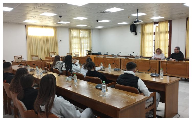 Διάλογο με τους μαθητικούς εκπροσώπους των σχολείων εγκαινίασε η δήμαρχος