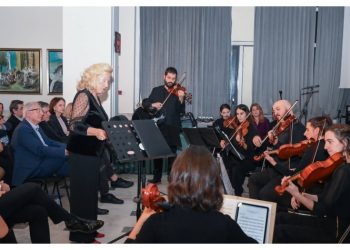 Η Παιδική Χορωδία και η Ορχήστρα Νέων του Δημοτικού Ωδείου άνοιξαν τις Χριστουγεννιάτικες εκδηλώσεις στο Μαρούσι