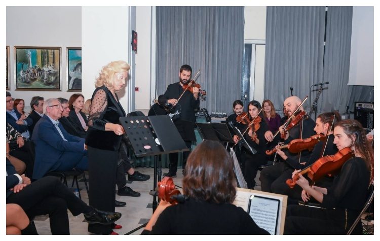 Η Παιδική Χορωδία και η Ορχήστρα Νέων του Δημοτικού Ωδείου άνοιξαν τις Χριστουγεννιάτικες εκδηλώσεις στο Μαρούσι