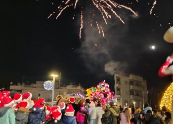 Λαμπερή η Φωταγώγηση του Χριστουγεννιάτικου Δέντρου του Δήμου Μεταμόρφωσης