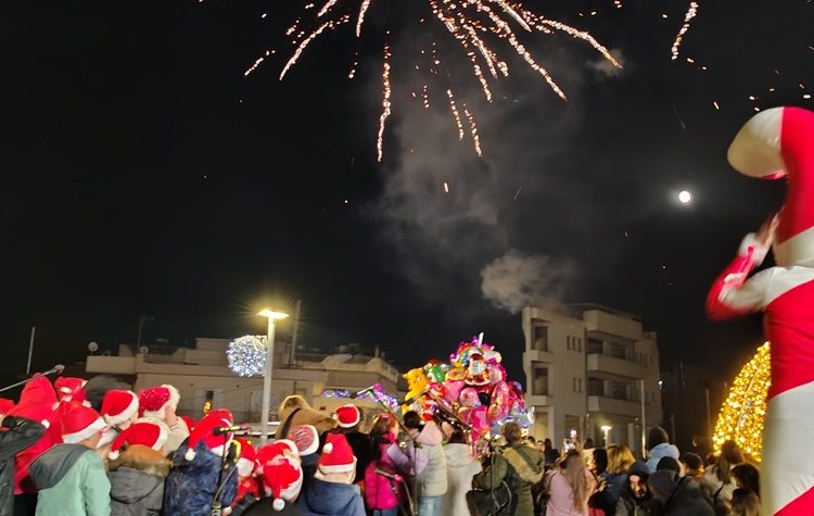 Λαμπερή η Φωταγώγηση του Χριστουγεννιάτικου Δέντρου του Δήμου Μεταμόρφωσης