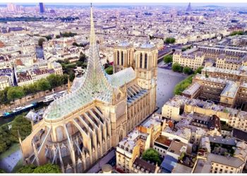 Σωσίβιο στον Μακρόν η Παναγία των Παρισίων 