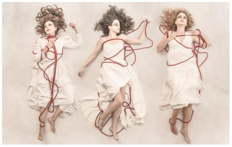 Μονόκλινο σε Μπουάτ: Μια παράσταση που θα σας χαλάσει σίγουρα τη διάθεση