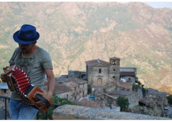 Η υποστήριξη της κατωιταλικής διά της αγγλικής