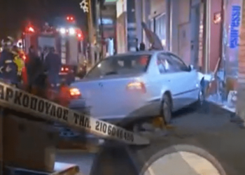 ΙΧ έπεσε σε στάση λεωφορείου - Τραυματίστηκε μια γυναίκα