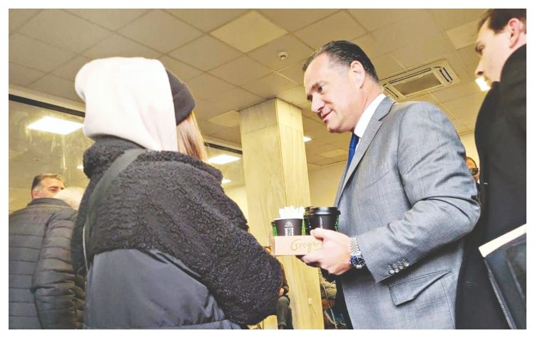 ΕΟΠΥΥ: Ένας κλειδαράς, πολλά προβλήματα