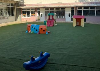 Τοποθέτηση συνθετικού χλοοτάπητα στον 3ο Βρεφονηπιακό Σταθμό