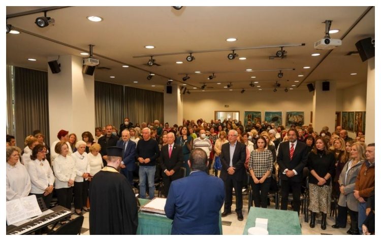 Την Πρωτοχρονιάτικη πίτα των ΚΑΠΗ Αμαρουσίου έκοψε ο δήμαρχος Θ. Αμπατζόγλου